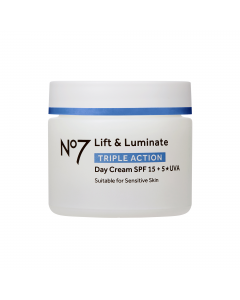 No7 Lift & Luminate Triple Action Dagcrème SPF15